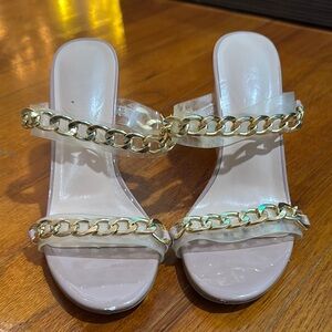 Cream Heeled shoes with Gold Chain Detail